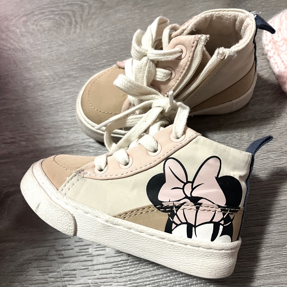 Beige/pink Minnie Mouse high top sneakers size 19 Zara- like new